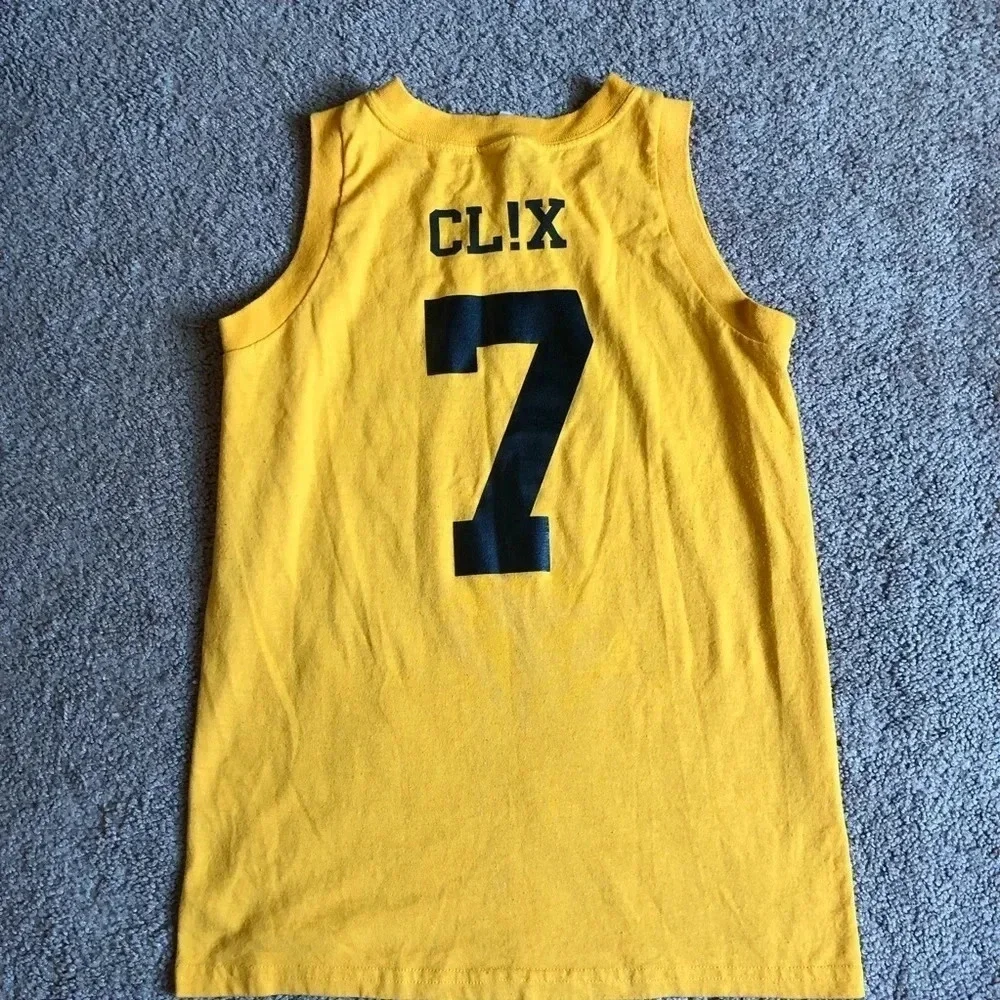 Girl sleeveless shirt size L